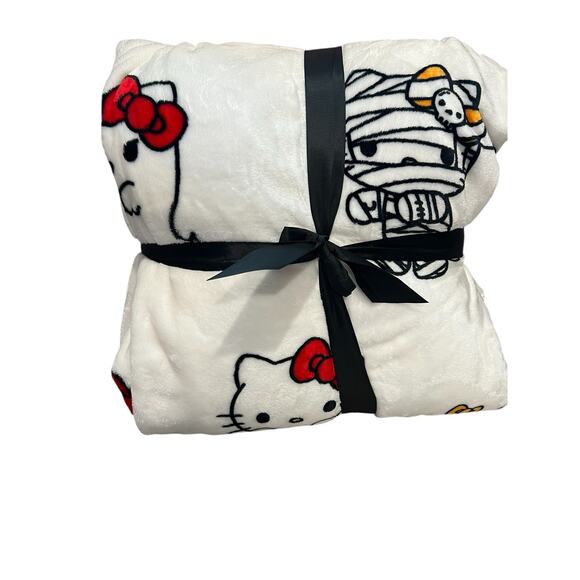 Hello Kitty Other - LAST ONE- NWT Hello Kitty Halloween 2024 Plush Blanket - Full/Queen Size